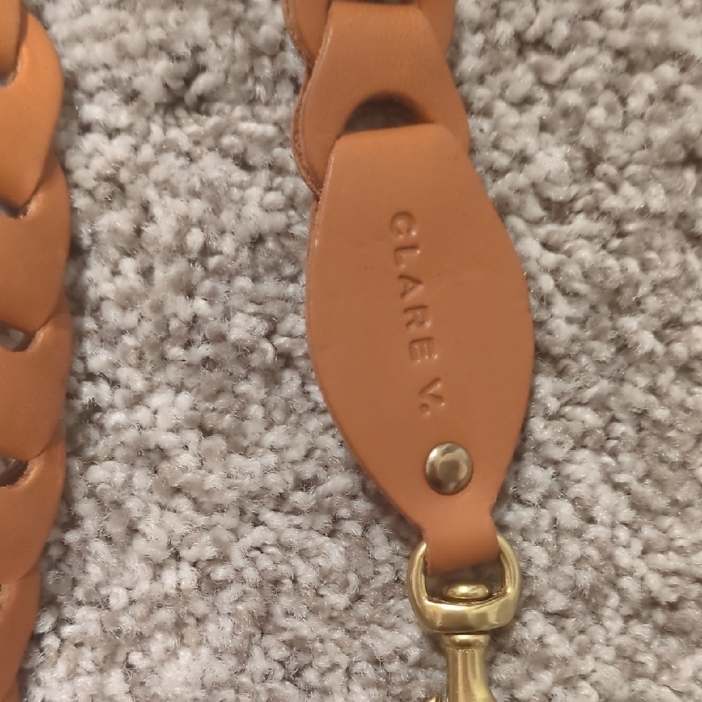 Clare v. Moyen Messenger Petite - Picture 3 of 8